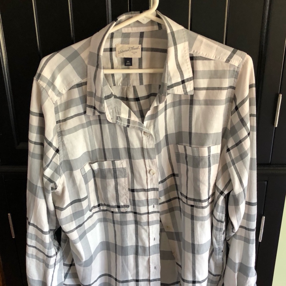 Women’s long sleeve shirt. Size XXL.